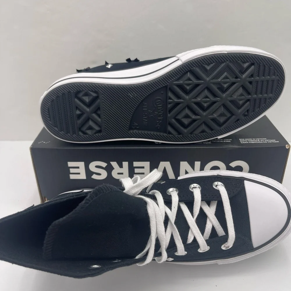Converse WMNS Black High-Top
CTAS LIFT HI
BLACK/SILVER/WHITE Platform Sneakers - Picture 3 of 15